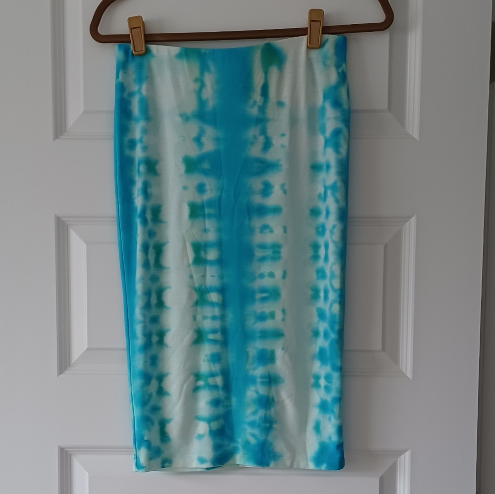 BOGO $5 and under. Forever 21 watercolor tie dye skirt.